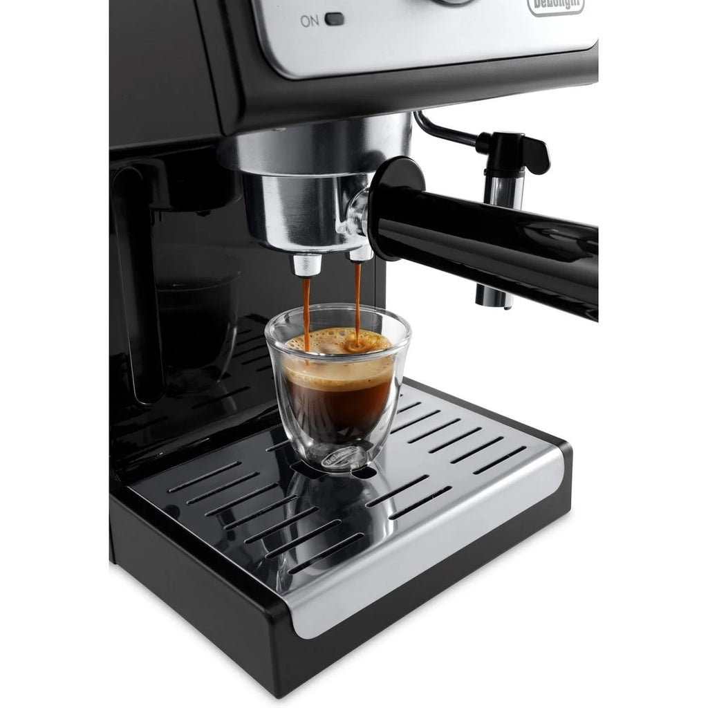 15-Bar Pump Espresso and Cappuccino Machine Z841191
