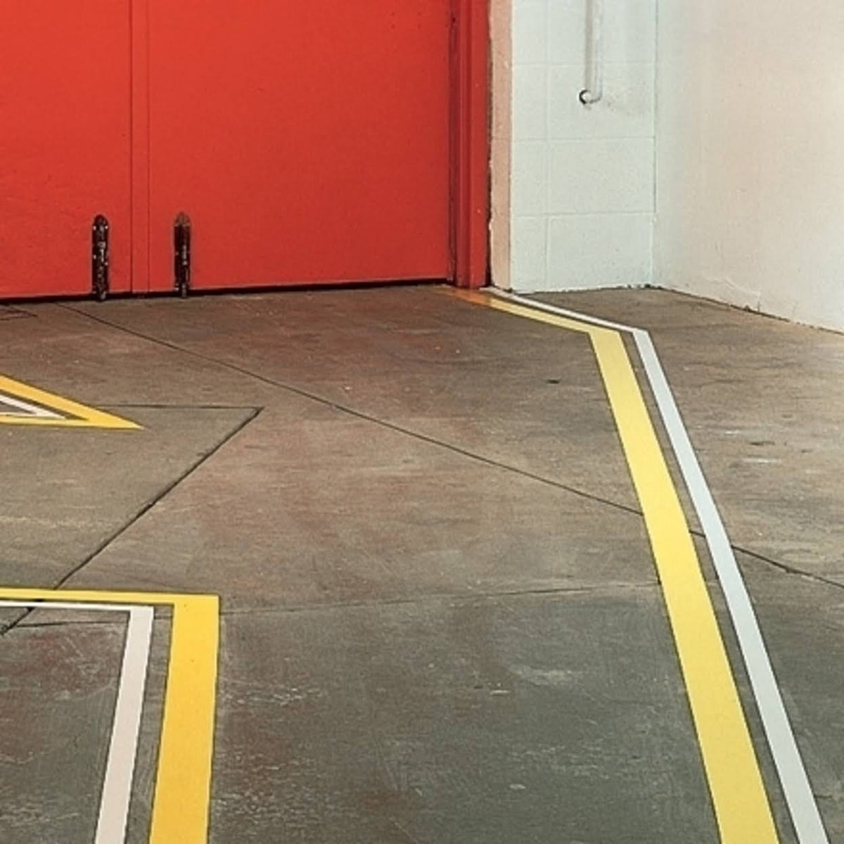 Red Solid Vinyl Safety Tape, 1x22 x 36 yds, 48/Case T930