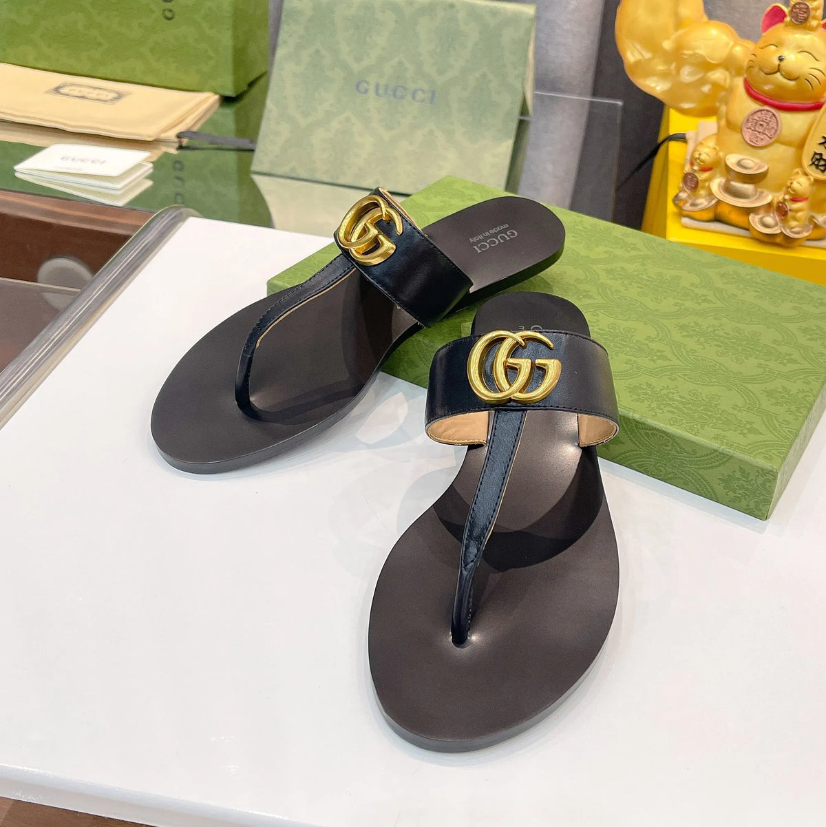 Slippers I641