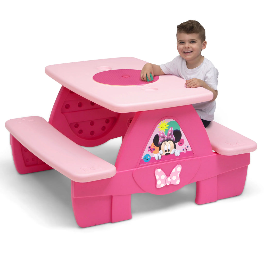 Picnic Table with Cupholders C832169
